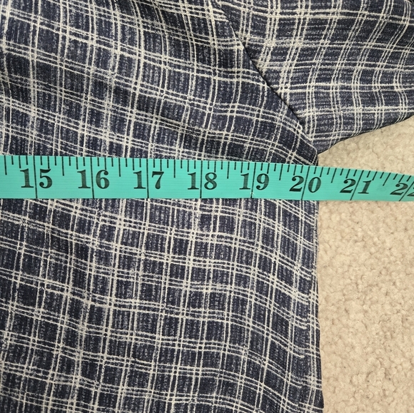 NEIMAN MARCUS 100% Silk Blue Plaid Semi Sheer Top With Floral Hem. Size 6 - Picture 10 of 11